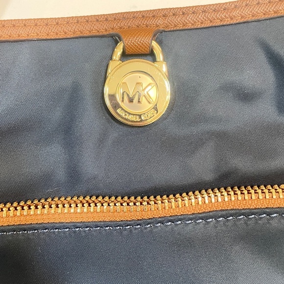 Michael Kors Kempton Crossbody Nylon Navy w/Brown Leather Trim - Picture 2 of 6